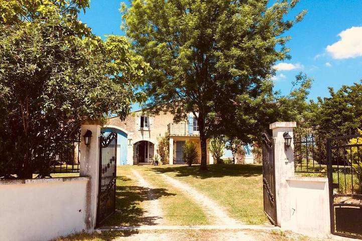 Location de vacances pour 11 personnes, avec jardin et balcon à Beauvais-sur-Matha