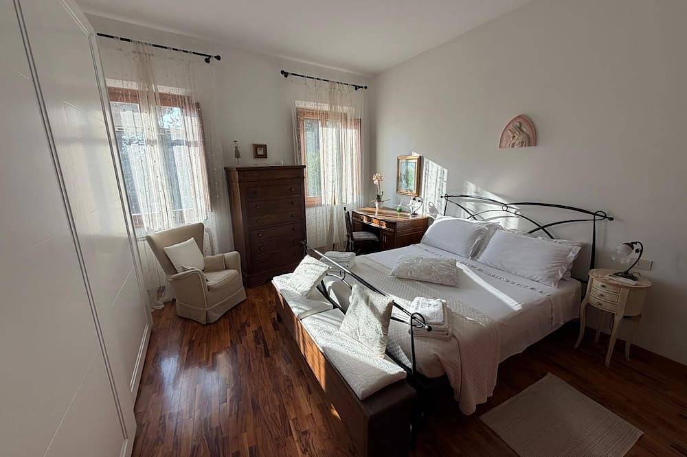 A charming townhouse in rustic Tuscan style near Florence in Calenzano, Provincia de Firenze