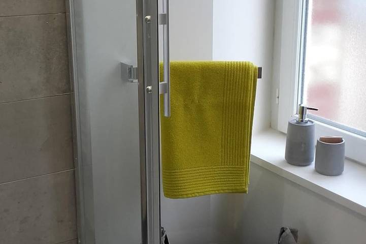 Appartement entier, Appartement avec patio, au calme, près du marché et en plein centre ville in Dinard, Région de Saint-Malo