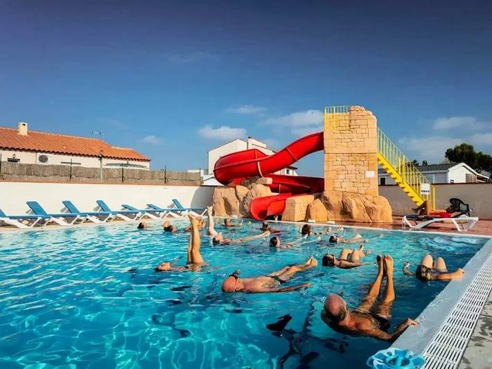 Camping pour 4 personnes, avec terrasse à Saint-Cyprien - 2