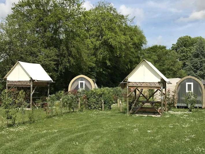 Tente pour 2 personnes, avec bassin pour enfant dans 