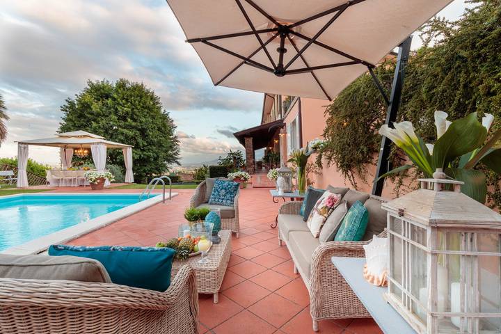 Villa pour 8 personnes, avec jacuzzi ainsi que terrasse et jardin à Capannori