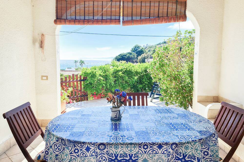 Villetta Celeste - vista mare a 80metri dalla spiaggia in Geremeas, Cagliari e Dintorni