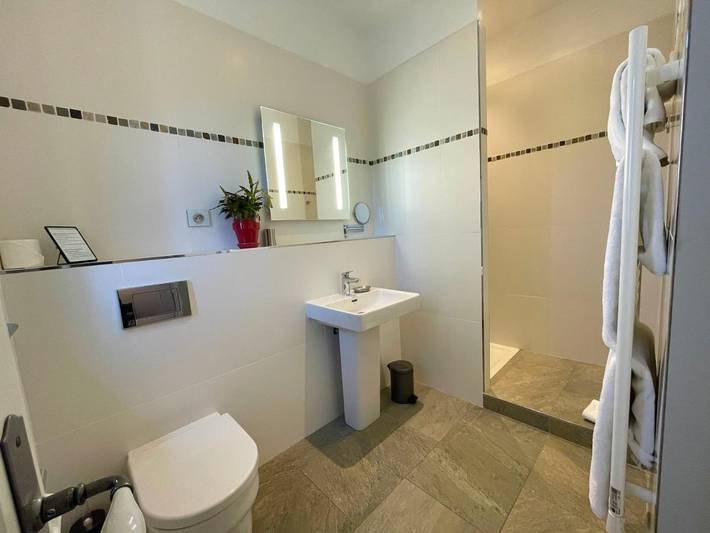 Chambre d’hôte pour 15 personnes, avec vue et piscine ainsi que sauna et jardin, animaux acceptés dans le Vaucluse - 3