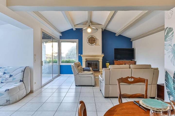 Location de vacances pour 10 personnes, avec terrasse ainsi que piscine et jardin à Notre-Dame-de-Riez - 3