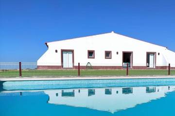 Gîte pour 16 personnes, avec piscine dans Montemor-o-Novo