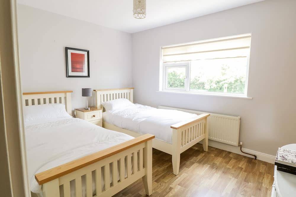 Kilkeeran Lodge, family friendly in Ballinrobe, County Mayo in Castlebar, Lough Mask