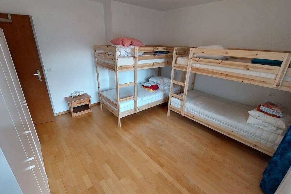Ganze Wohnung, Großes Apartment mit Panoramablick und kostenlosem Parkplatz, 5 min von Bahnhof in Täsch, Walliser Alpen