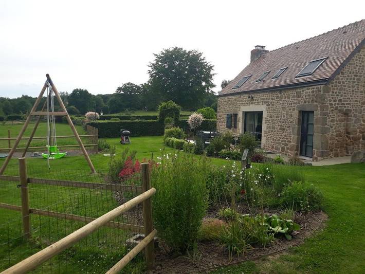 Gîte pour 8 personnes, avec piscine et jardin ainsi que sauna et vue à Joué-du-Bois
