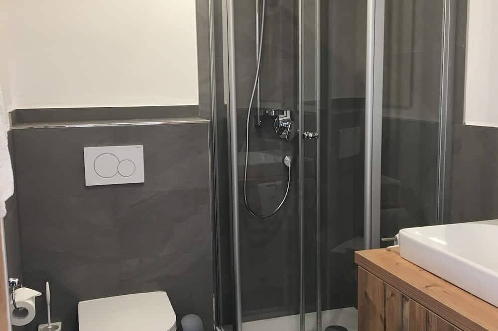 Ganze Wohnung, Ferienwohnung 1 für 2 Personen (42 qm, Og) in Weisham, Bernau am Chiemsee