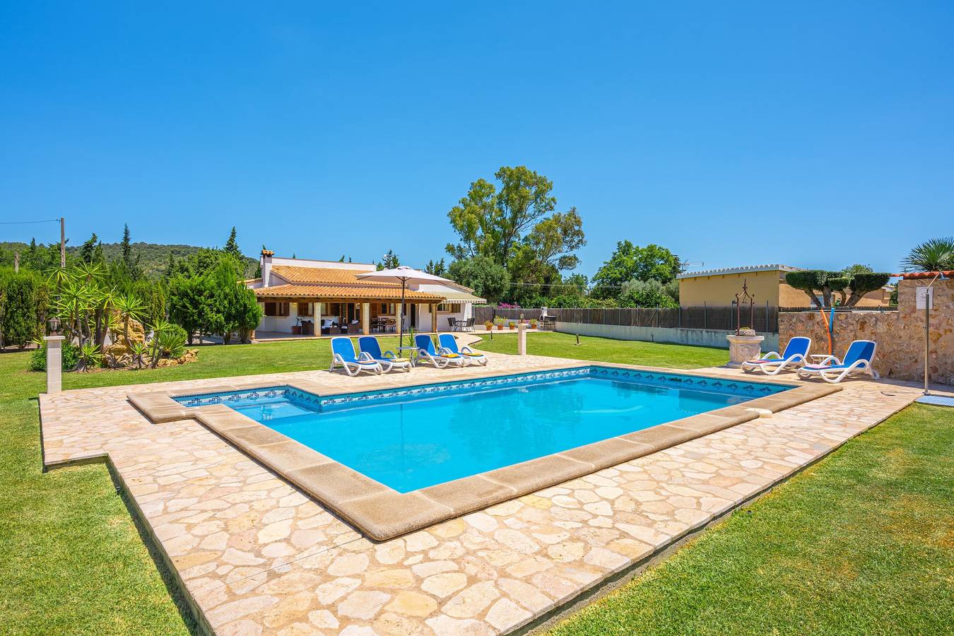 Rural Country House with Pool, Wi-Fi, Lawn and Veranda in Pollença, North Majorca