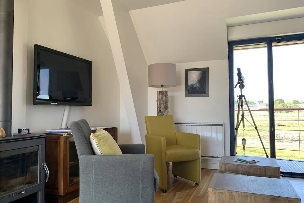 Fisherman's house with exceptional view of the back port, close to the beaches in Treffiagat, Quimper region