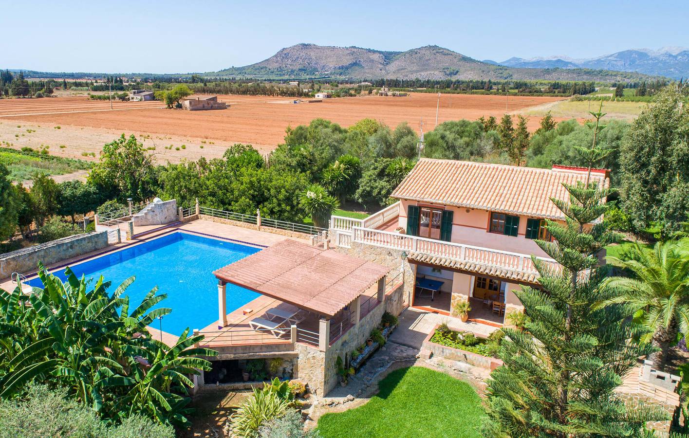 Sonnige Terrassenwohnung mit Pool in Llubí, Mallorca Inselmitte