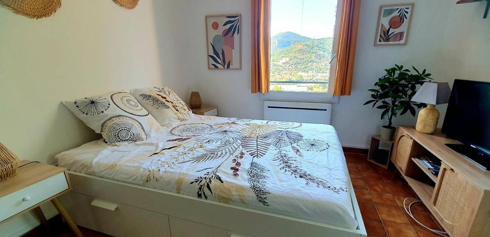 Gîte pour 2 personnes, avec jardin ainsi que vue et terrasse à Digne-les-Bains - 2