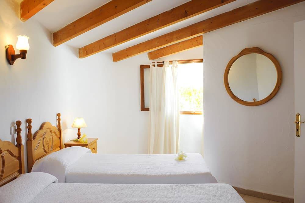 Casa sencilla Corb Mari,  para 6 personas, piscina , a 200 metros de la playa in Cala Egos, Santanyí