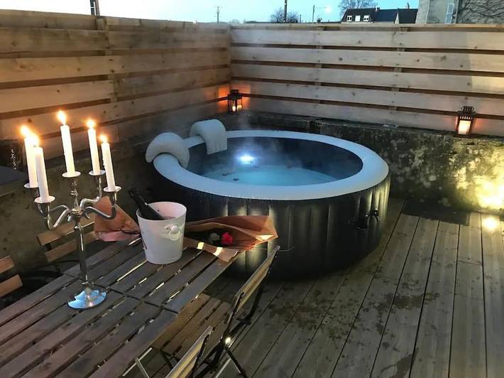 Location de vacances pour 20 personnes, avec terrasse ainsi que vue et sauna, animaux acceptés à Audrieu