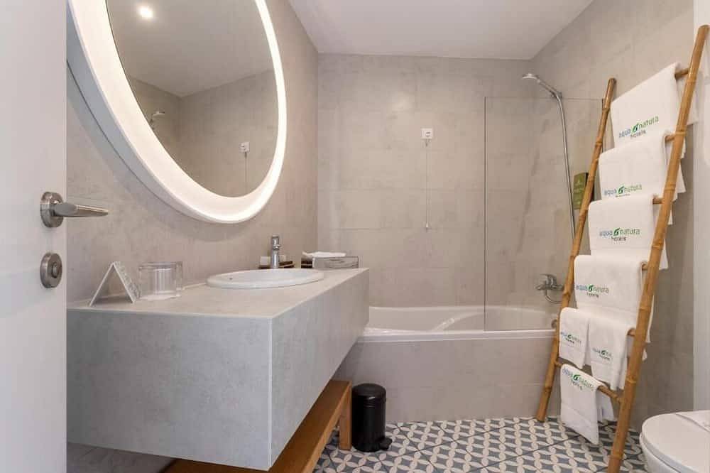 Tranquil Oceanside Retreat Room w/ Balcony - Designed for Restful Stays in Porto Moniz, Madeira