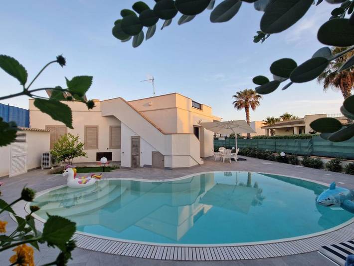 Location de vacances pour 8 personnes, avec jardin ainsi que piscine et vue, adapté aux familles à Tre Fontane - 2