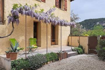 Gîte pour 4 personnes, avec terrasse et jardin à Brégnier-Cordon