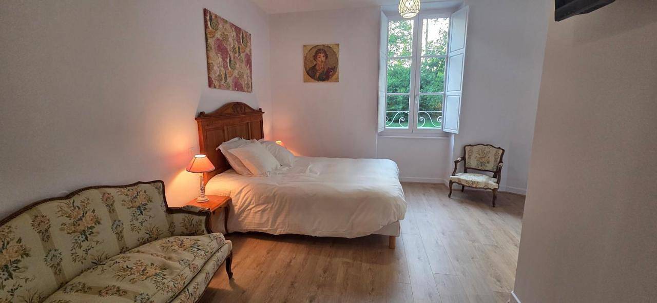 Château de la Motte - chambre d'hôtes et gîtes in Louchy-Montfand, Allier