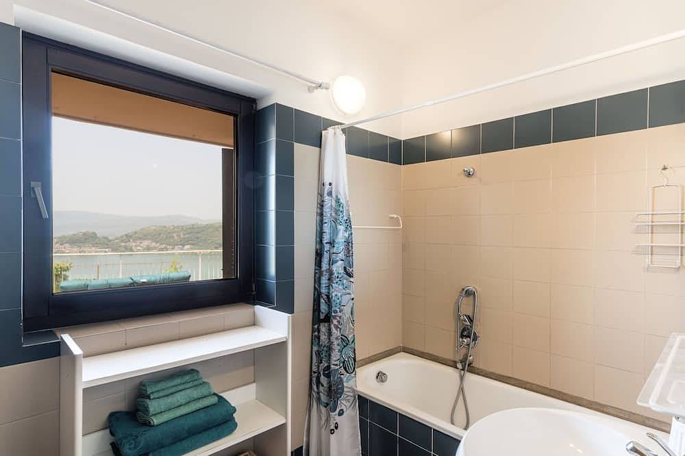 Alleinstehendes Ferienhaus mit Klimaanlage, privatem Pool, W-Lan, Tv, Terrasse, Haustiere erlaubt in Trevignano Romano, Braccianosee