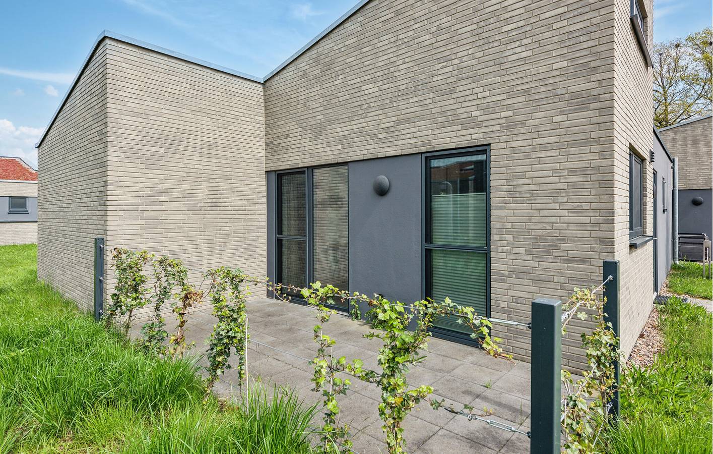 Charming Retreat with Parking, Terrace & WiFi in Marissa Ferienpark, Lembruch