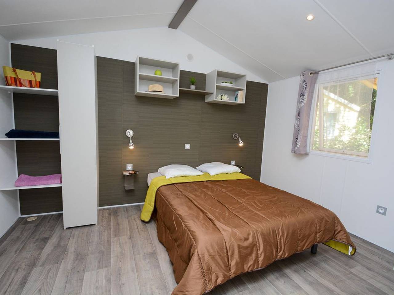 Casa móvil Pmr con terraza en Hyères in Hyeres, Region de Toulon