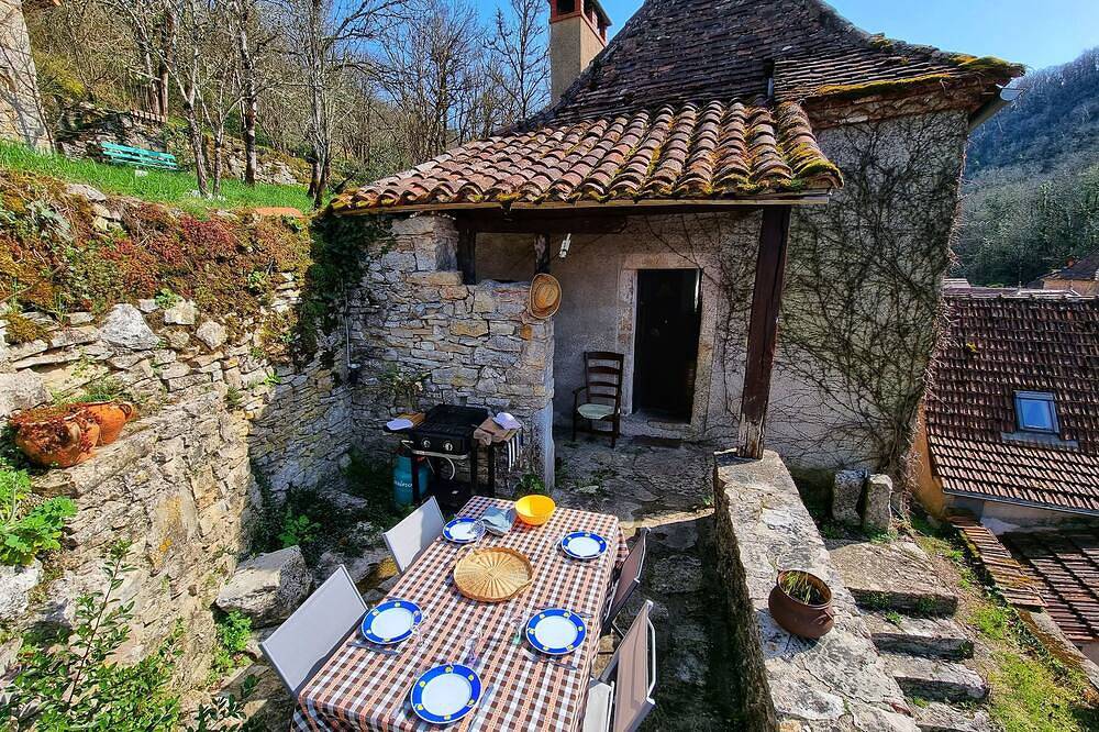 Pascaline Cottage in Crégols, Massif Central