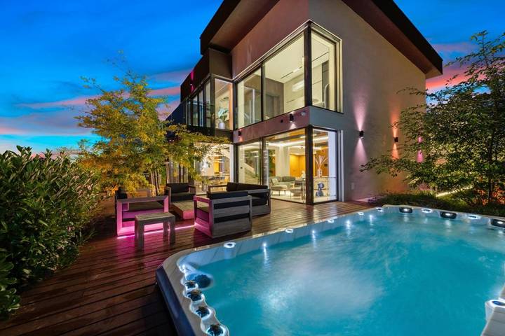 Villa für 9 Personen, mit Sauna und Pool sowie Whirlpool und Garten - 1