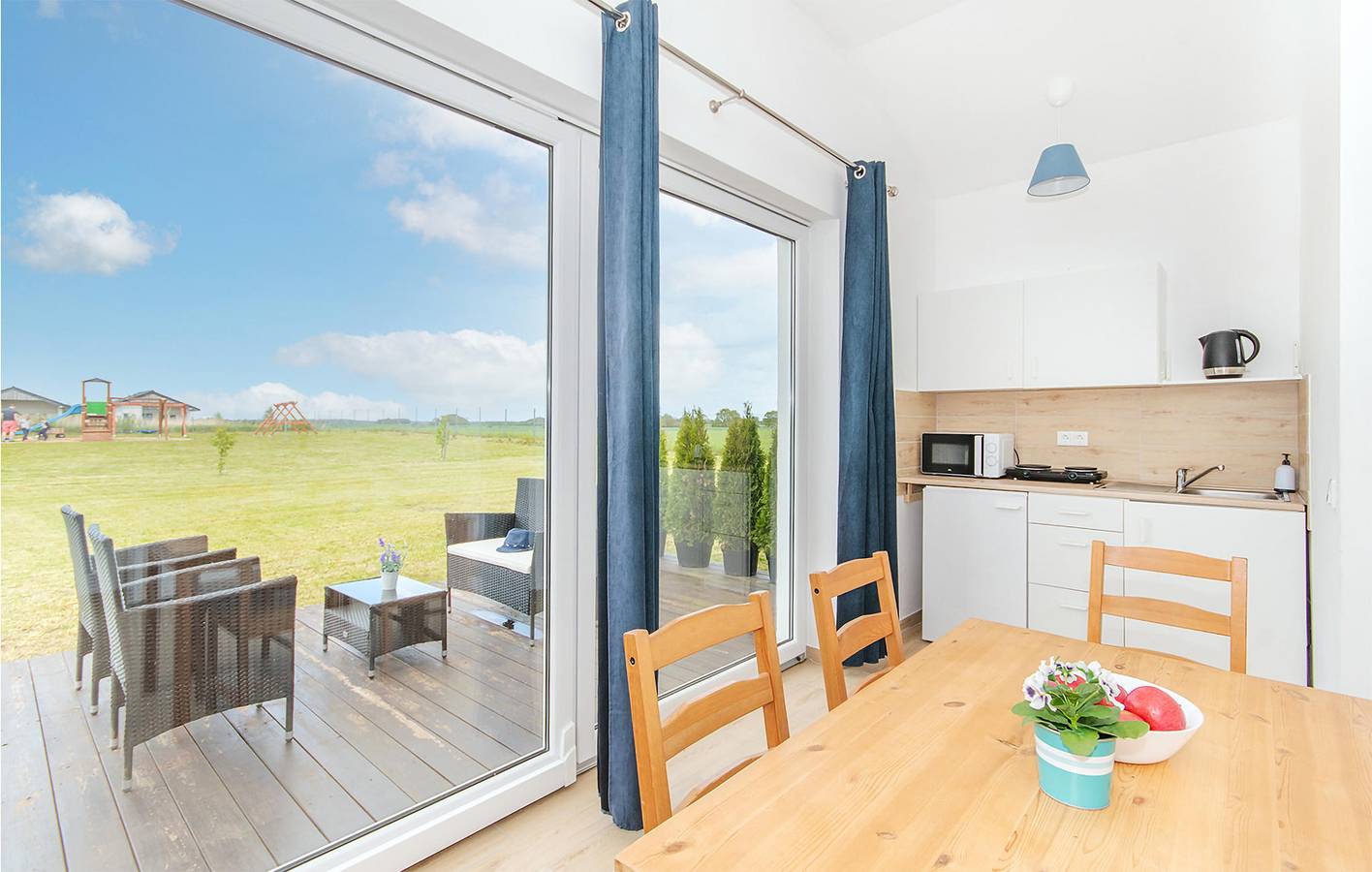 Ferienhaus für 5 Personen mit Terrasse in Powiat Sławieński