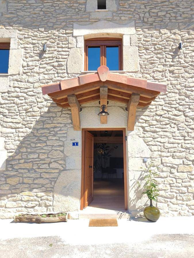 Casa de vacaciones para 14 personas, con vistas además de jardín y piscina para niños en Las Merindades - 4