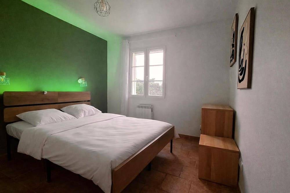 \"Les Louvettes\" in the heart of the Provencal countryside in Châteaurenard, Arles region