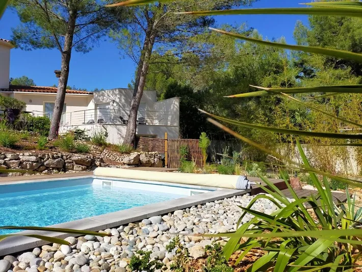 Alojamiento y desayuno para 3 personas, con jardín y piscina - 1