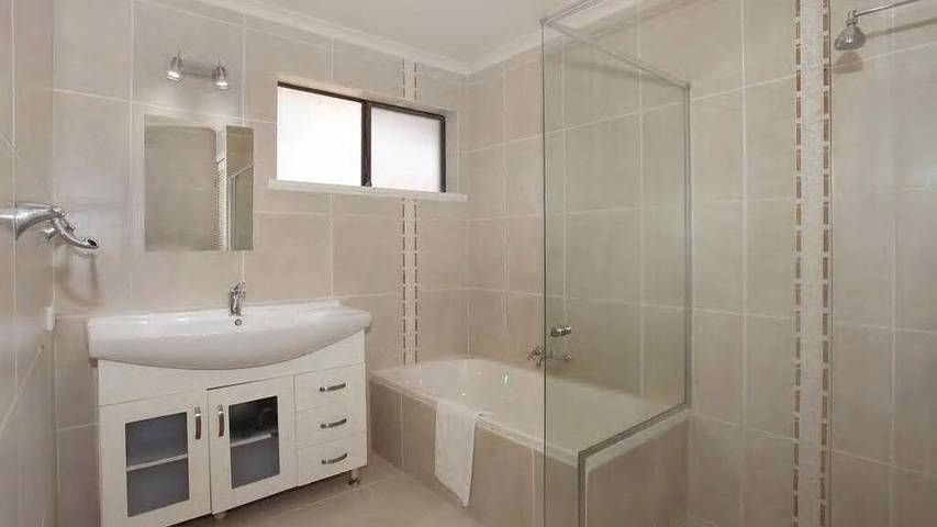 Holiday home for 9 people, with balcony and garden in Mooloolaba