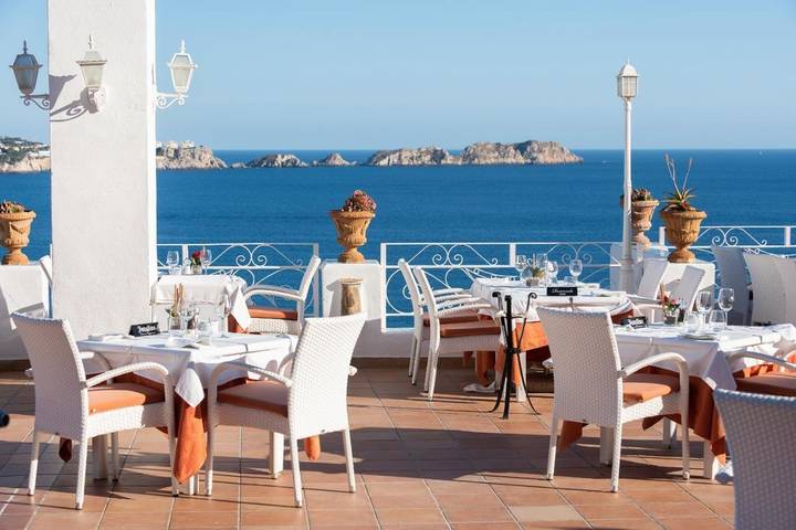 Ferienwohnung für 4 Personen, mit Balkon und Terrasse sowie Garten und Pool in Cala Fornells - 2