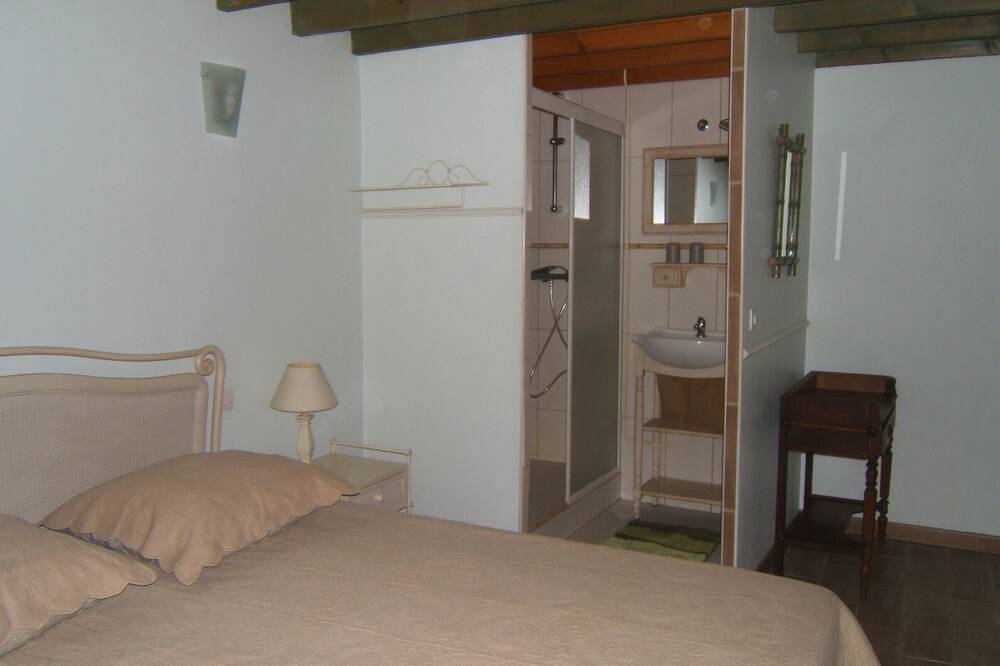 Former barn located in one of the most beautiful villages classified 4 Flowers in Región de Chartres