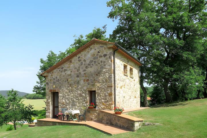 Agriturismo per 4 persone, con piscina e giardino in Montieri