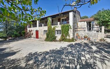 Gîte pour 10 personnes, avec terrasse et jardin à Saint-Jean-de-Maruéjols-et-Avéjan