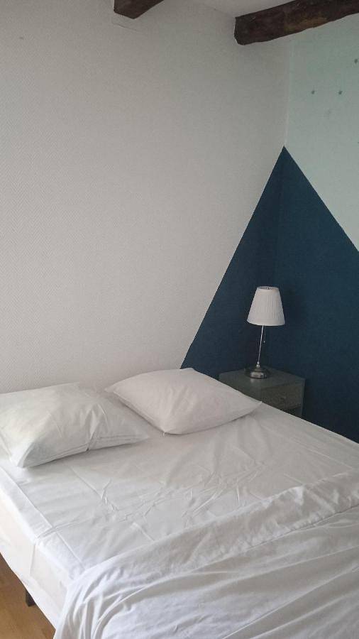 Location de vacances pour 7 personnes, avec Terrasse ainsi que Jardin et Piscine à Reilhaguet - 2