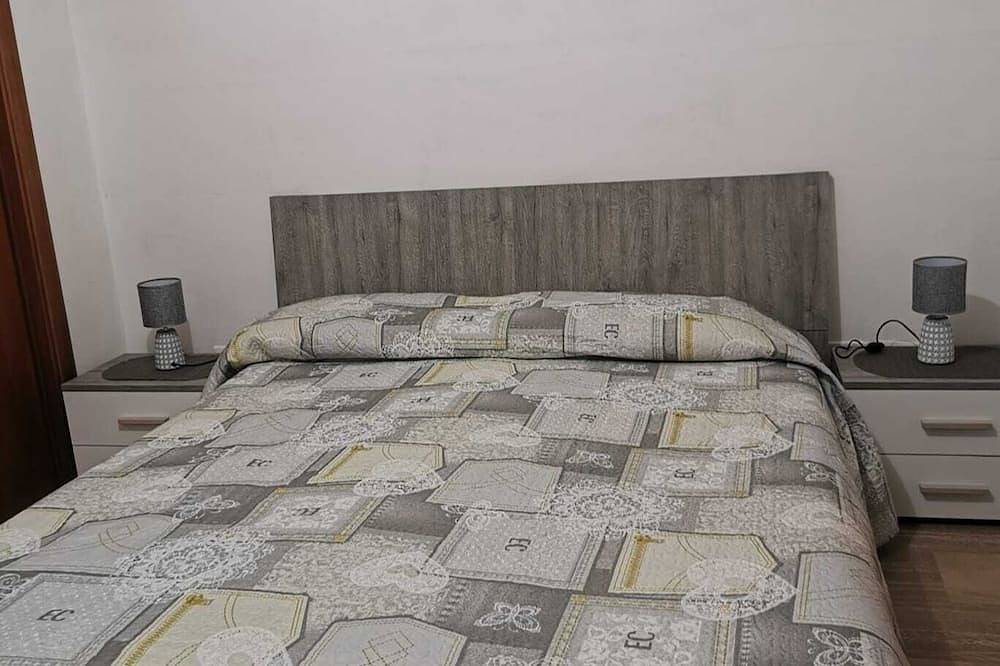 The Sunflower, whole house 5 minutes from Museum, Cathedral, beach and movida in Reggio Calabria, Reggio Calabria Province