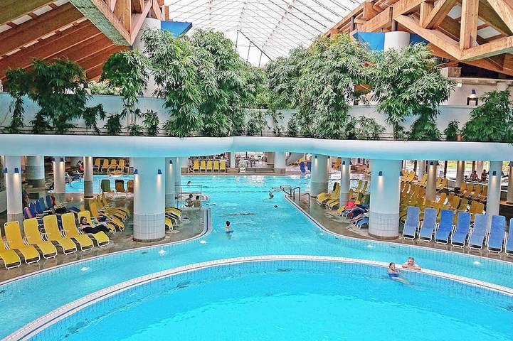 Bauernhof für 4 Personen, mit Balkon und Whirlpool sowie Garten und Pool in Oberstaufen
