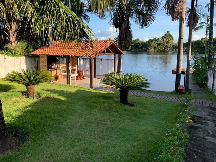 Casas e apartamentos de temporada para 14 pessoas, com balcão e piscina e ainda jardim em Barreirinhas