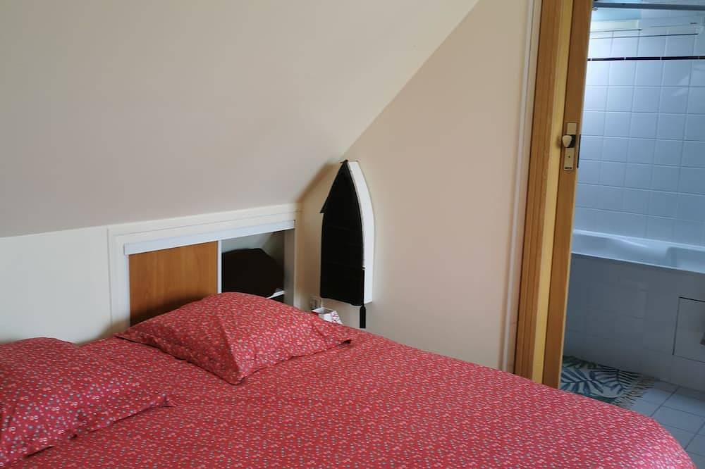 Appartement entier, 50m plage balcon sympa face à la mer 2P duplex 31 m2 pour 2 adultes + 2 enfants, in Locquirec, Ceinture Dorée