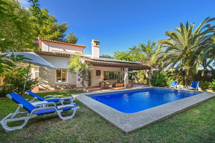 Villa voor 8 personen, met zwembad en tuin, kindvriendelijk in Jávea