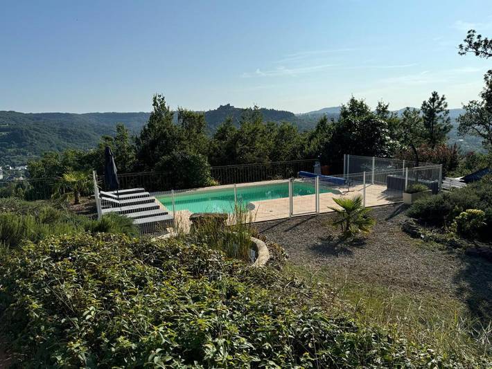 Location de vacances pour 12 personnes, avec Balcon et Terrasse ainsi que Jardin et Piscine à Espalion - 4