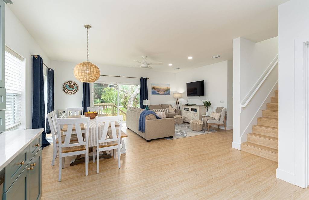 Vilano Beach Vacation Stop. 2 masters, Private Heated pool, Steps to the Beach! in Vilano Beach, St. Johns County