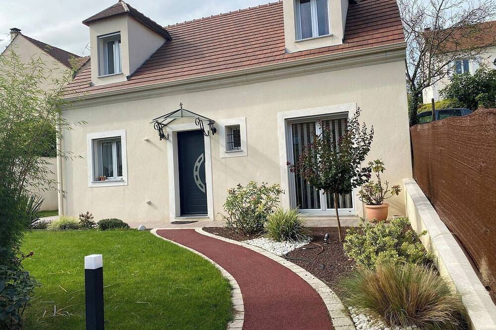 Warm and comfortable house 30 min from Paris in Cormeilles-en-Parisis, Valle del Oise