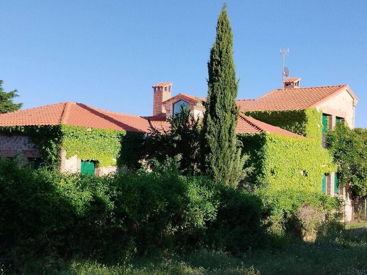 Five-Bedroom House in Narrillos de San Leonardo, Ávila