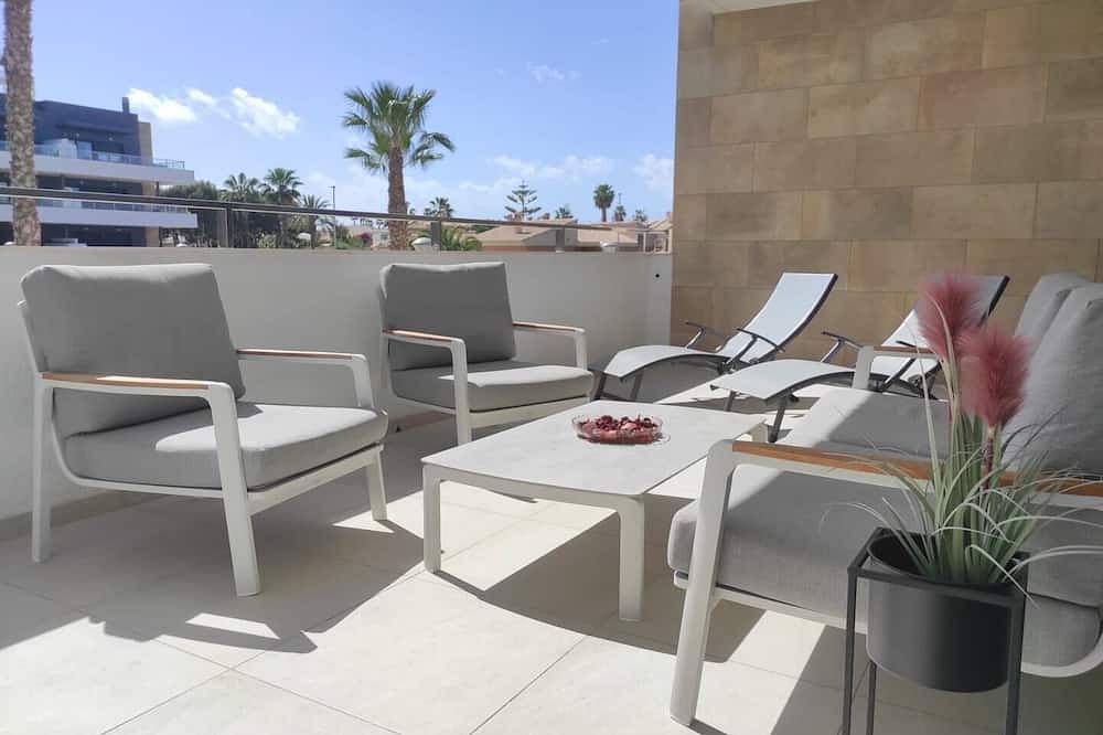 Entire apartment, Lovely first floor apartment, heating pool ! in Playa Flamenca, Orihuela