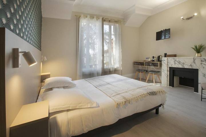 Hôtel pour 2 personnes, avec jardin ainsi que vue et terrasse à Bron - 3